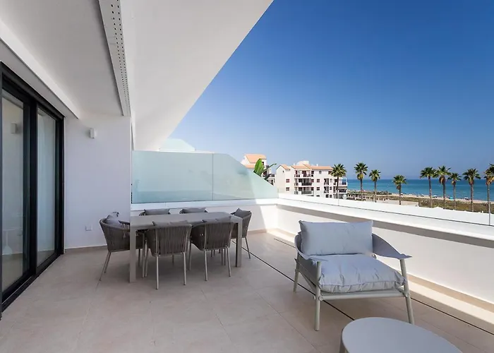 Apartup Beachfront Deluxe *