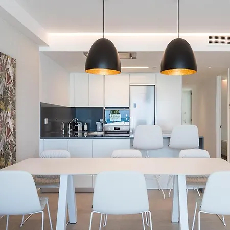 Apartup Beachfront Deluxe Apartment