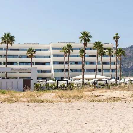 Apartup Beachfront Deluxe Apartment