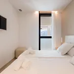 Apartup Beachfront Deluxe Apartament