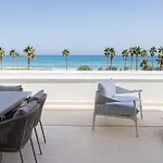 Apartup Beachfront Deluxe Apartament