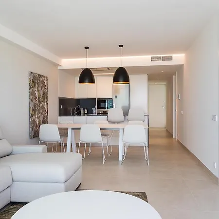 Apartup Beachfront Deluxe *